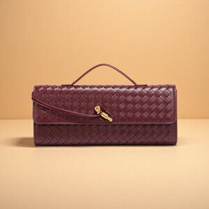 Andiamo Knot Clutch